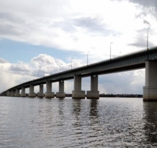 Навигационные знаки судоходных пролетов моста